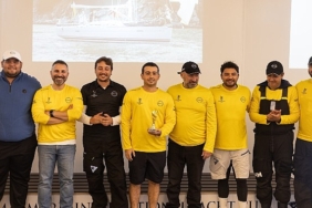 nissan-turkiye-yelken-takimi-burhanettin-tekdag-yil-sonu-kupasindan-bu-yil-da-kupayla-dondu.jpg