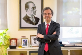 prof-dr-ahmet-aydin-sahte-icki-renginden-kokusundan-tadindan-anlasilmiyor.jpg