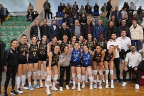 voleybolda-korfez-derbisi-edremitin.jpg