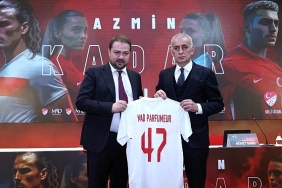 ay-yildizlilarin-azmi-kadar-kalici-parfumler-yolda.jpg