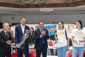 cbk-mersinden-baskan-abdullah-ozyigite-sampiyonluk-tesekkuru.jpg