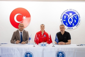 aydin-buyuksehir-belediyespor-cerag-duzeltir-ile-sozlesme-yeniledi.jpg