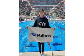 poliport-basariya-giden-yolda-genc-sporcularin-yaninda.jpg