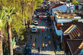 yuzlerce-sporcu-efes-ultra-maratonunda-dunya-mirasini-kosarak-kesfetti.jpg
