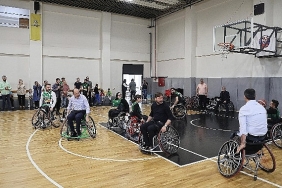 baskan-altay-tekerlekli-sandalyeye-oturup-mac-yapmak-inanilmaz-bir-tecrube-ve-empati-oldu.jpg