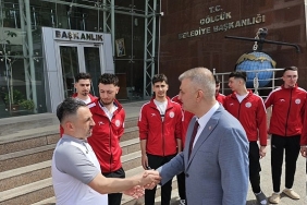 golcuk-belediyespor-voleybol-takiminin-hedefi-turkiye-sampiyonasi.jpg