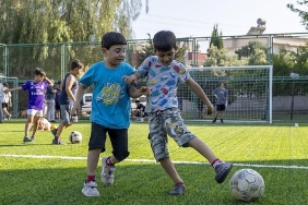 yenisehir-belediyesi-cocuklar-icin-mahallelerde-hali-saha-acmaya-devam-ediyor.jpg