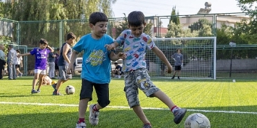 yenisehir-belediyesi-cocuklar-icin-mahallelerde-hali-saha-acmaya-devam-ediyor.jpg
