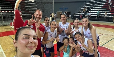 buyuksehir-basketbol-yerel-ligi-buyuk-kadinlar-da-sampiyon-oldu.jpg