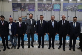 zeytinburnuna-kazandirilan-3uncu-yuzme-havuzunun-acilisini-genclik-ve-spor-bakani-osman-askin-bak-yapti.jpg