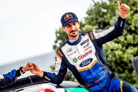 ali-turkkan-ve-castrol-ford-team-turkiye-finlandiya-rallisinde-zirveye-goz-kirpiyor.jpg