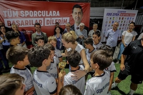 bayraklida-anlamli-turnuva-ferdi-zeyrek-u-12-cupta-sampiyon-cocuklar.jpg