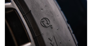 pirelli-%70ten-fazla-biyo-bazli-ve-geri-donusturulmus-malzeme-iceren-ilk-standart-uretim-lastigini-tanitti.jpg