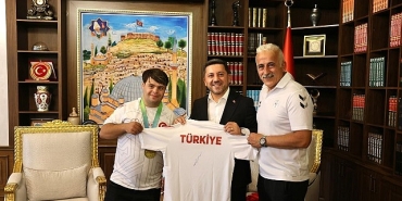 avrupa-sampiyonu-ramazan-unlu-baskan-ariyi-ziyaret-etti.jpg