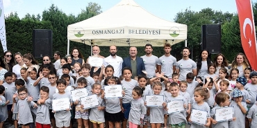 osmangazide-minikler-yaz-tatilinde-yuzmeyi-ogrendi.jpg