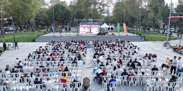 inegol-tribununden-millilere-tam-destek.jpg