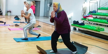 karsiyakada-sabah-aktiviteleri-spor-salonlarina-tasindi.jpg