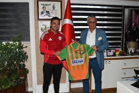 kemer-belediye-merkez-spor-yonetiminden-baskan-topalogluna-ziyaret.jpg