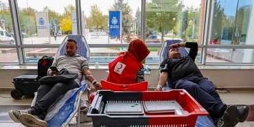 selcuklu-belediyesi-personelinden-kizilaya-kan-bagisi-destegi.jpg