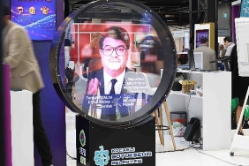 turgut-ozal-hologram-yontemiyle-bilisim-fuarinda.jpg