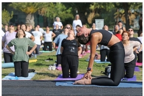 karsiyaka-belediyesinden-14-subata-ozel-yoga-etkinligi.jpg