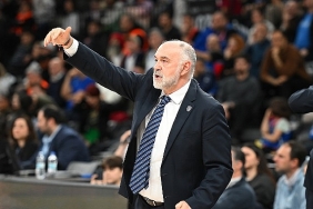anadolu-efes-asvel-karsisinda-parkede.jpg