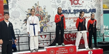 kartepenin-karateci-yildizlarindan-madalya-yagmuru.jpg