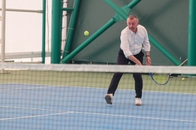 Büyükakın mesajını bu kez tenis kortundan verdi: 'Kocaeli’de herkes, her sporu yapabiliyor'